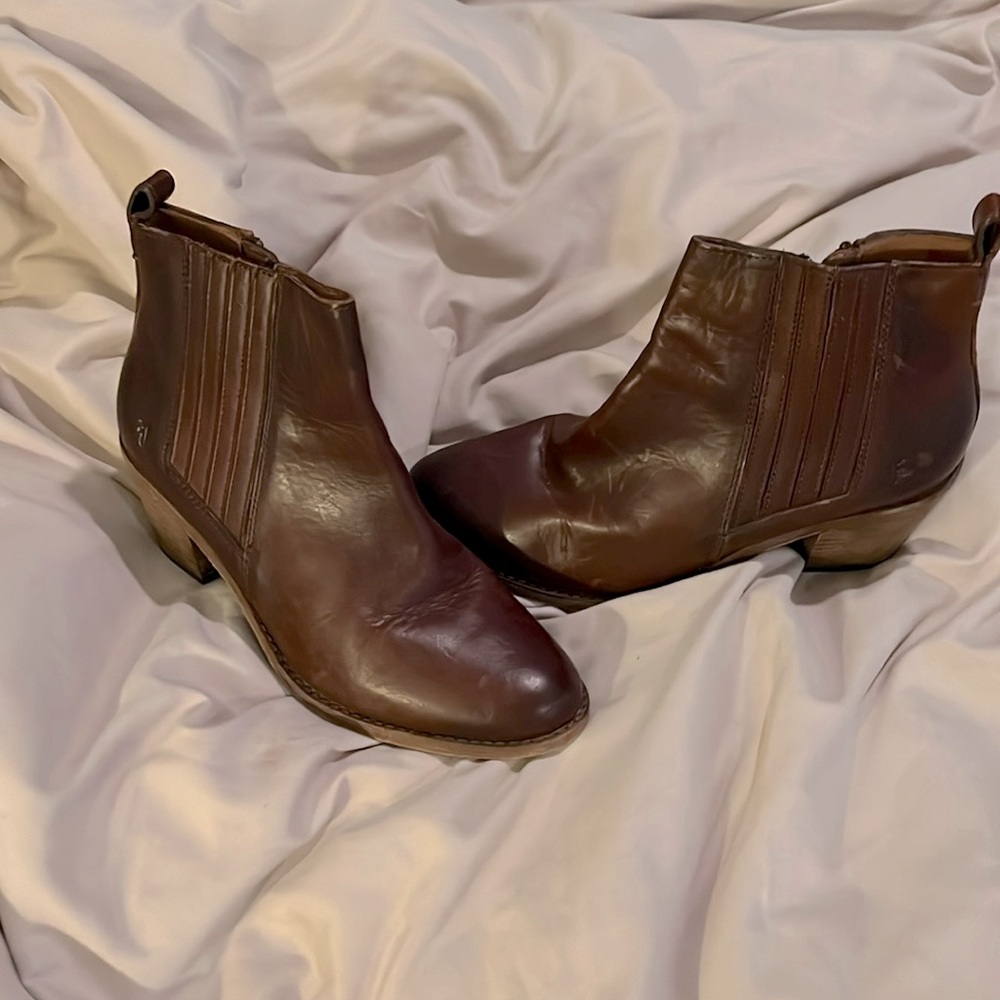 Frye heed booty